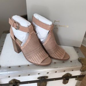 Marc Fisher Vixen City Sandal. Size 7. New in Box